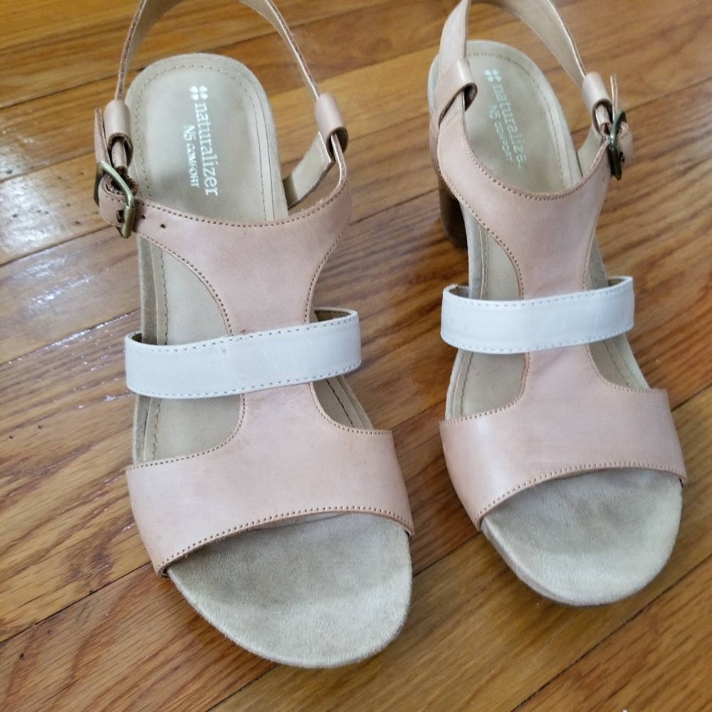 PRICE DROP!! Naturalizer tan and cream sandals